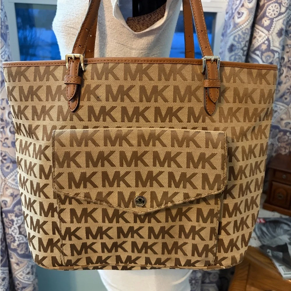 Michael Michael Kors Jet Set Travel Medium Double Pocket Tote - Picture 2 of 13